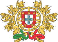 Герб Португалии представляет собой красно-белый щит в центре которого крестообразно расположено четыре маленьких щита синего цвета (символы короля Альфонса Энрикиша, при котором Португалия стала независимой). По краям щита проходят семь желтых изображений замка (символа Кастилии, под влиянием которой Португалия находилась долгое время). Щит изображается на фоне армиллярной сферы – символа морских путешествий и эмблемы Генриха Мореплавателя. По гербу на флаге Португалии, как и по гербу соседней Испании, можно изучать историю страны. Разница в том, что испанский герб помещен лишь на государственном флаге страны, а в Португалии, напротив, употребление флага без герба законом не предусмотрено вообще. Португальский флаг один – государственный, он же национальный. В центре щита португальского герба помещены пять прямоугольников в виде креста. Их появление связано с событиями XII в.:'Первый король португальский, Алфонбус Гендрикус (Афонсу Энрикиш)... победил пять сарацинских королей на бою у места Аврика (Орики)... в лето 1130, на которую память он взял пять щитов, аки крест поставлены, на каждом щиту опять, поставил пять серебряных безанс (в геральдике безантами называют серебряные или белые кружки), подобно святого Андрея кресту, в память пяти неприятелей, которых он победил, или пяти ран, которые он на бою воспринял, или пяти побед, которые он там над ними получил''. Интересно, что впервые армиллярная сфера появилась опять-таки на одном из старинных бразильских флагов. Существует версия, будто зеленый и красный цвета португальского флага отражают влияние духовных орденов Христа и Ависского. Версию опровергает тот факт, что, едва установив свою власть, республиканское правительство существенно урезало права католической церкви в стране.