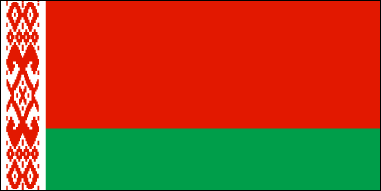 Современный Государственный флаг Республики Беларусь утвержден 14 мая 1995г. И представляет собой прямоугольное полотнище, состоящее из двух горизонтально расположенных цветных полос: верхней - красного цвета шириной в 2/3 и нижней - зелёного цвета в 1/3 ширины флага. Около древка вертикально размещен белорусский национальный орнамент красного цвета на белом поле, составляющем 1/9 длины флага, отношение ширины флага к его длине - 1:2. Флаг крепится на древке (флагштоке), который окрашивается в золотистый (охра) цвет. Красный цвет на современном флаге Беларуси символизирует штандарты победоносной Грюнвальдской битвы белорусских полков с крестоносцами, цвет знамён Красной Армии и белорусских партизанских бригад, Зеленый цвет - надежду, весну и возрождение, леса и поля. Белорусский орнамент - древнюю культуру народа, духовное богатство, единство. 