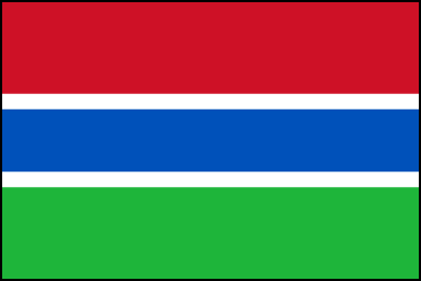 Флаг Гамбии. Пропорции 2:3. Представляет собой полотнище с тремя полосами, размещенными горизонтально. Верхняя полоса – красного цвета, средняя – голубого. Нижняя – зеленого. Голубая полоса уже остальных полос за счет окантовки белого цвета. Принят в 1965 г. Красный цвет означает солнце на небе, голубой цвет символизирует реку Гамбия, зеленый – землю страны.